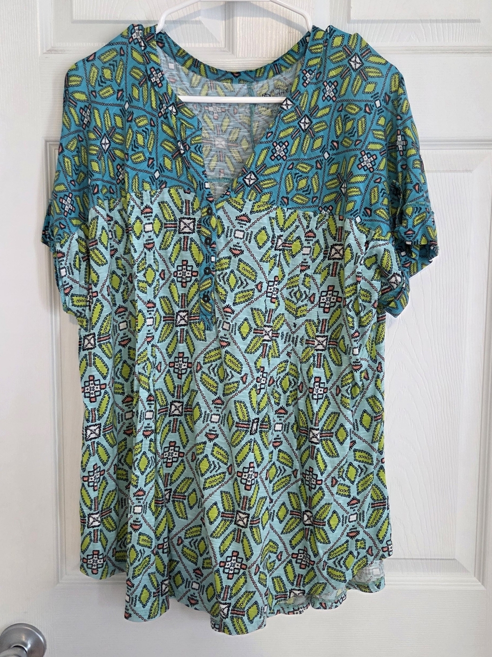 new directions Teal Aqua Green Geometric V‑Neck Short Sleeve Top - Mixed Print